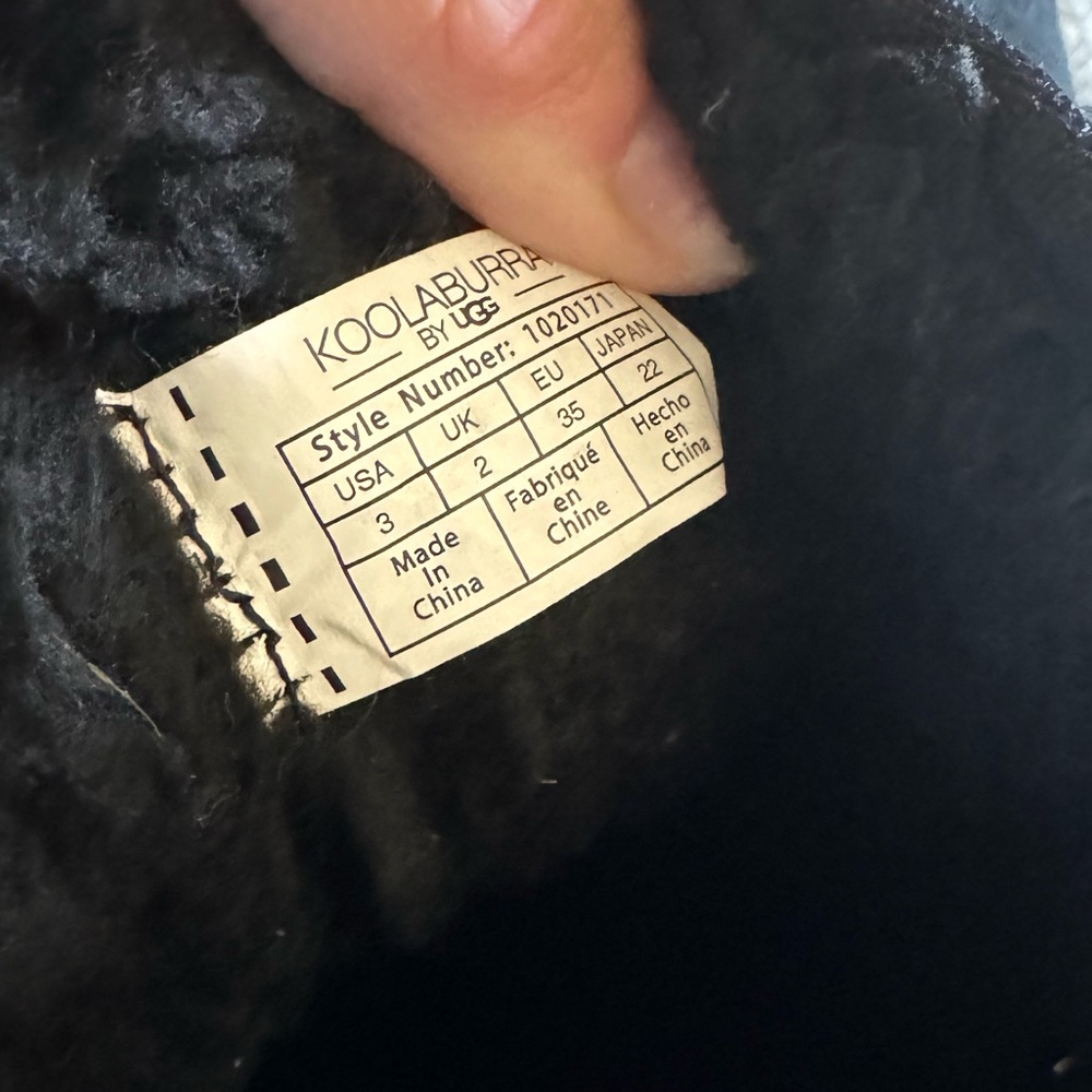 Girls size 3 boots with fur
